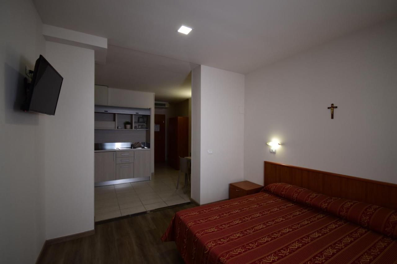 Hotel E Appartamenti La Solaria San Giovanni Rotondo Exterior foto