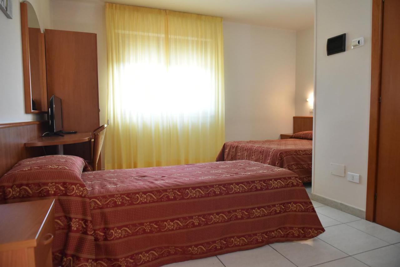 Hotel E Appartamenti La Solaria San Giovanni Rotondo Exterior foto