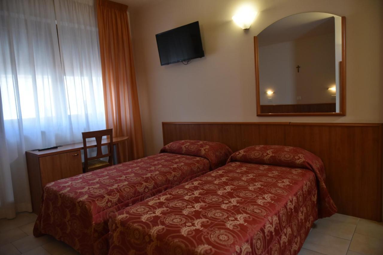 Hotel E Appartamenti La Solaria San Giovanni Rotondo Exterior foto