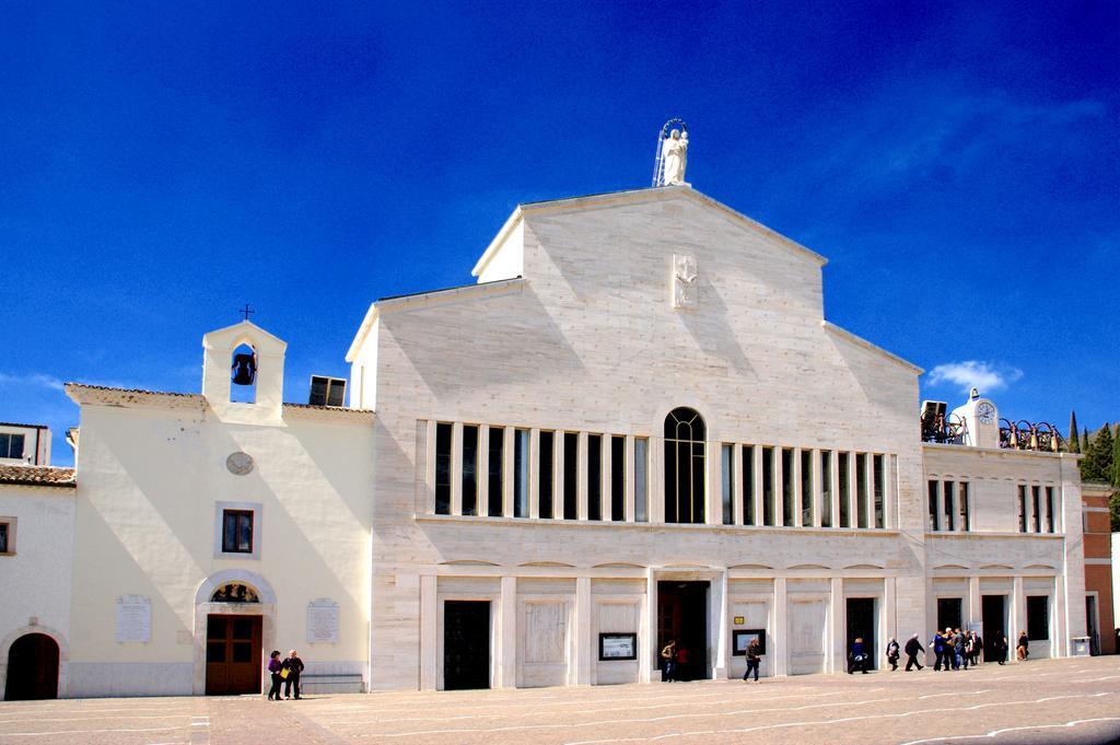 Hotel E Appartamenti La Solaria San Giovanni Rotondo Exterior foto