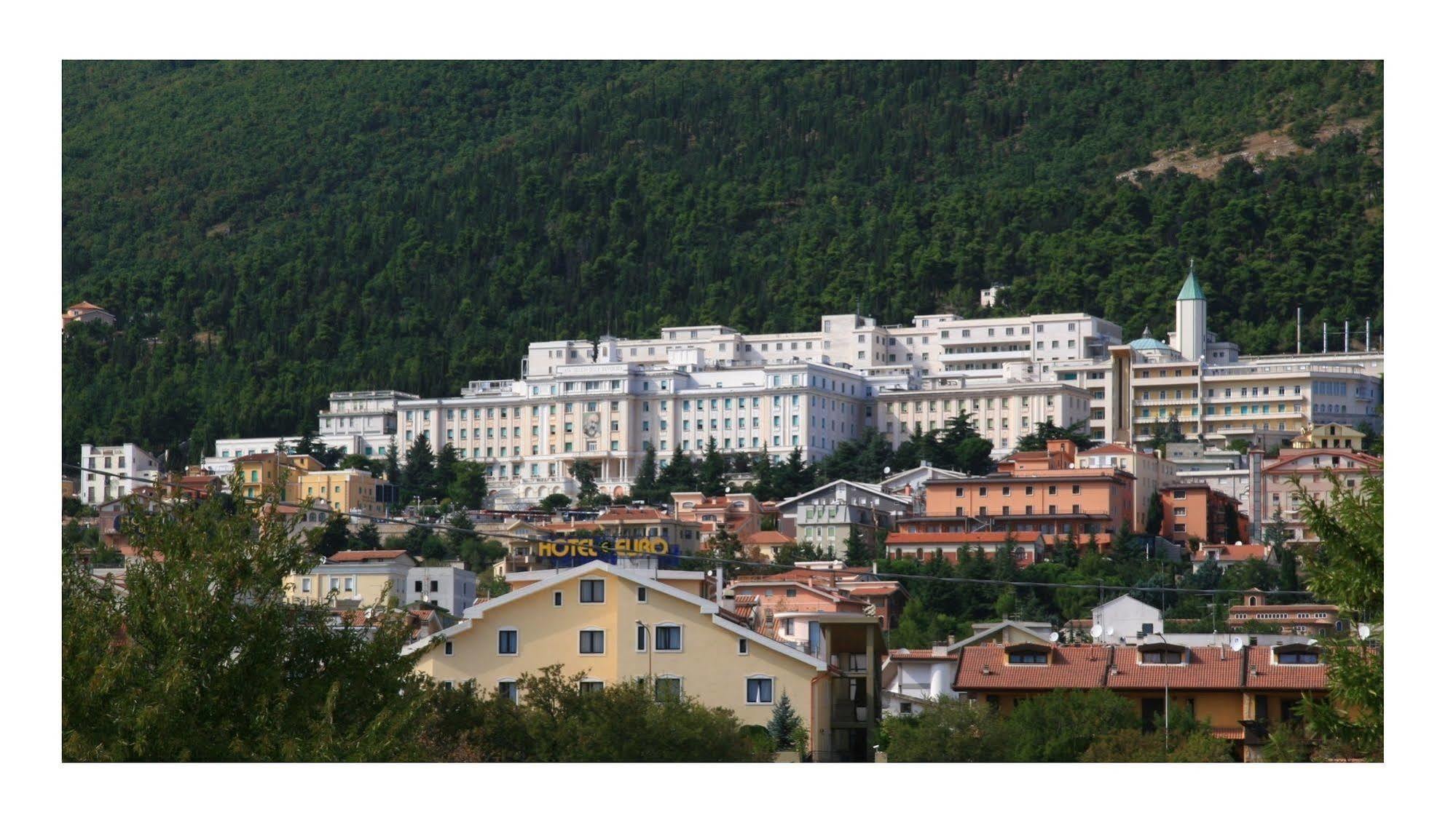 Hotel E Appartamenti La Solaria San Giovanni Rotondo Exterior foto