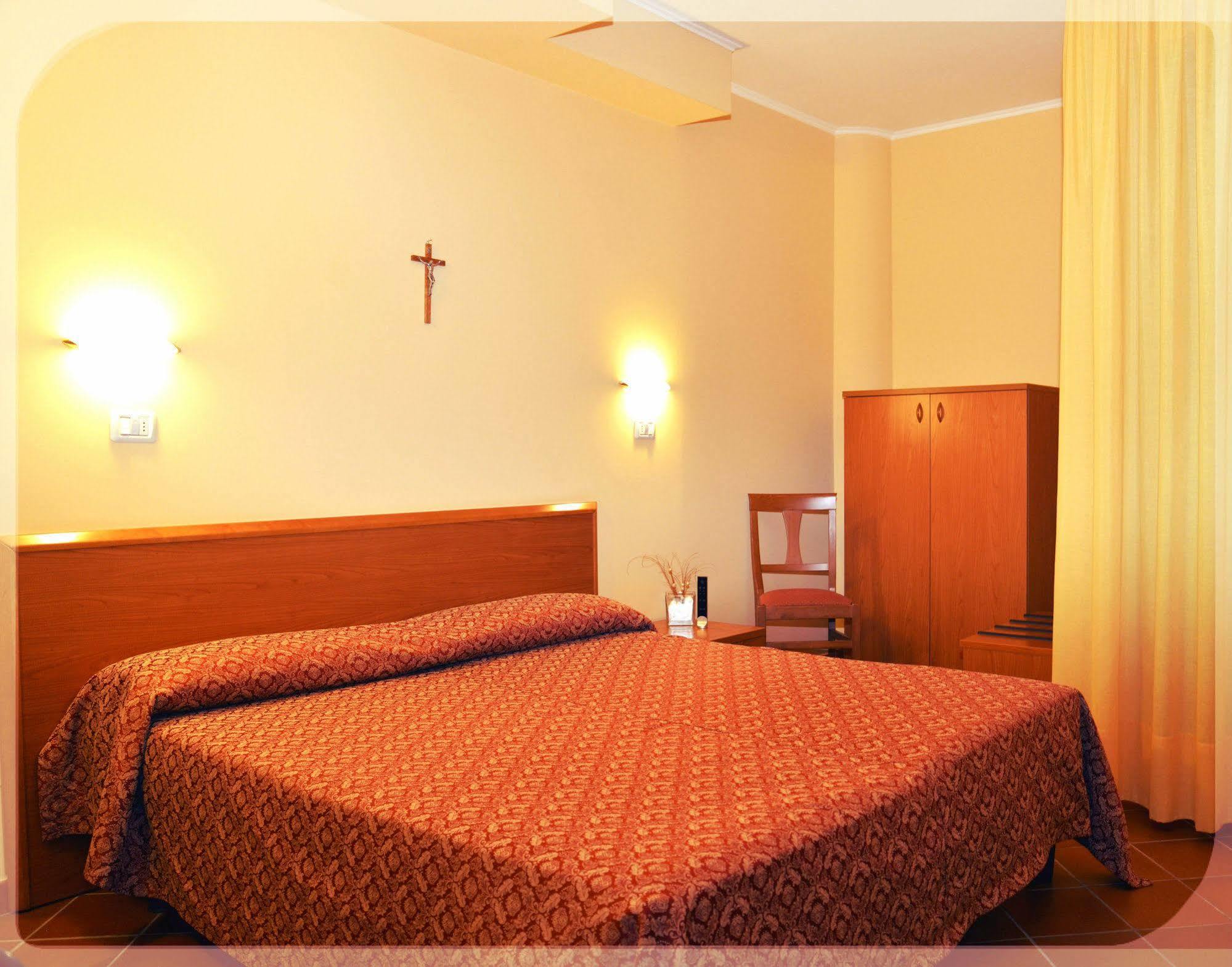 Hotel E Appartamenti La Solaria San Giovanni Rotondo Exterior foto